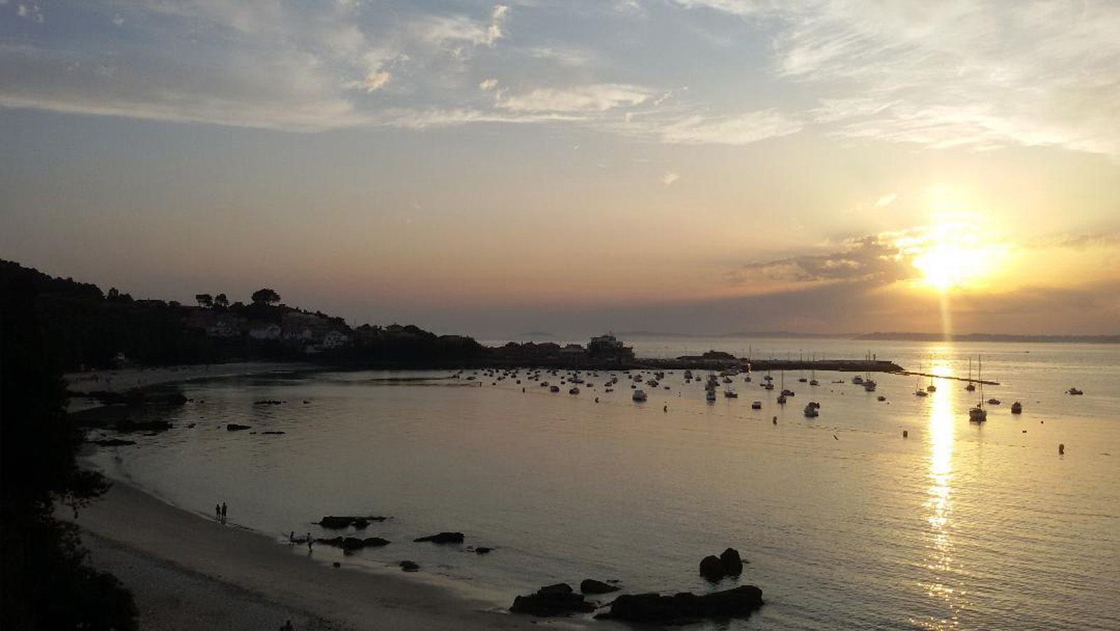 ALEXANDRA STAUDENECKER "Atardecer en la playa"