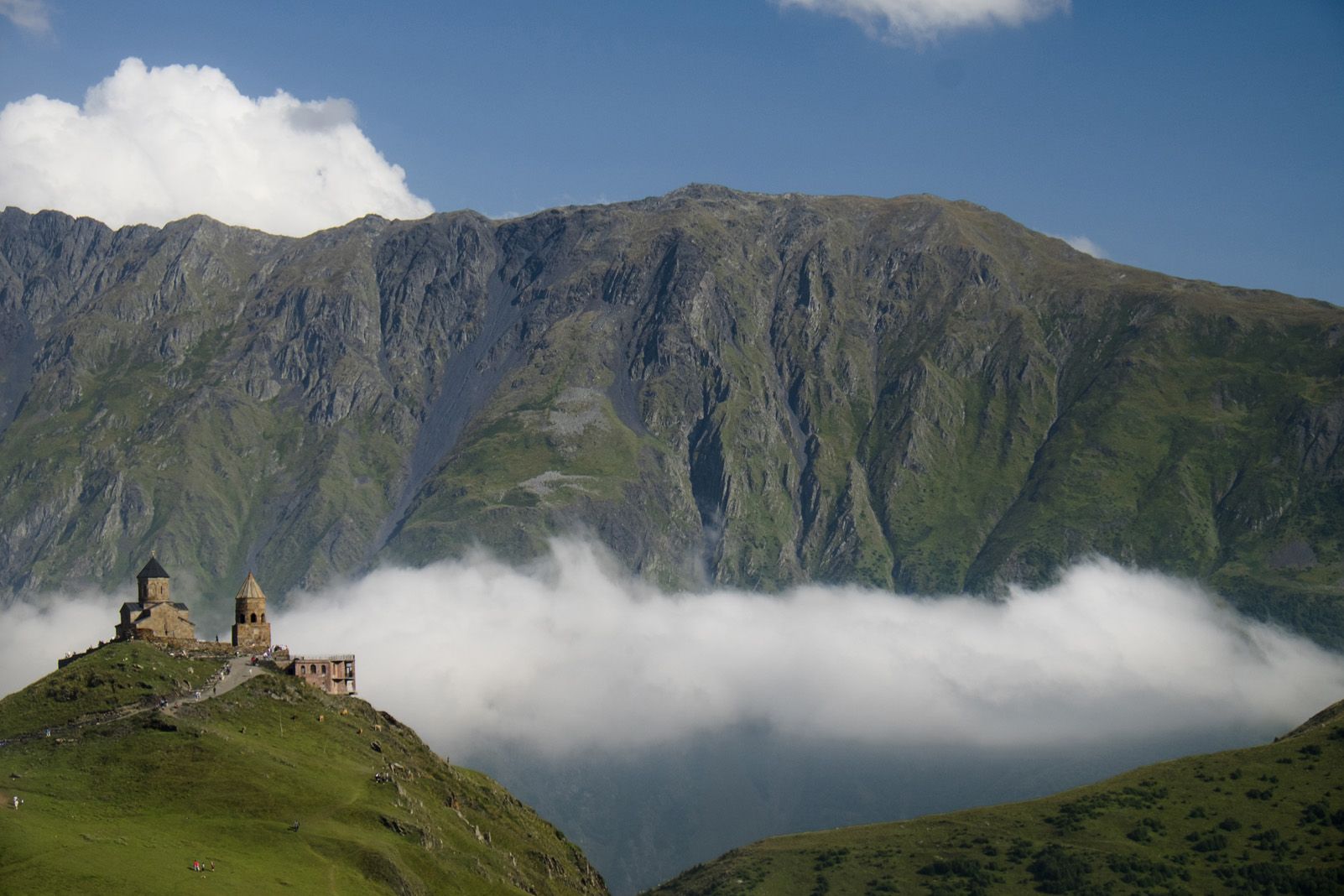Eulàlia Sibina Marcó "L'església envoltada de boira"