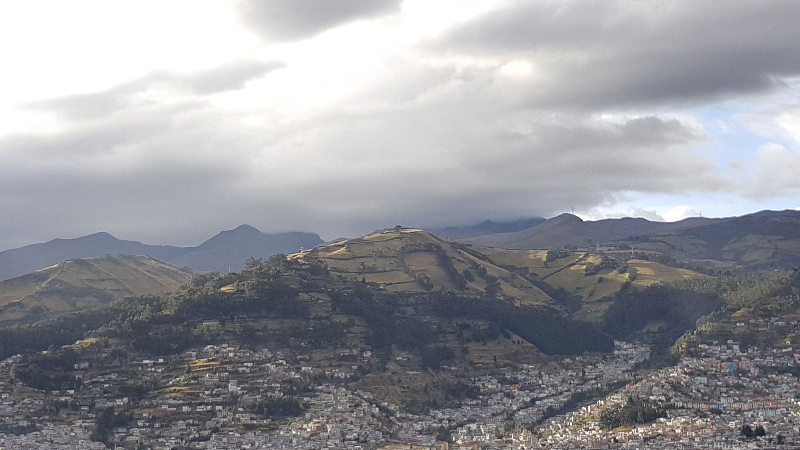 Kayanait Malik kousar "Entre montañas"