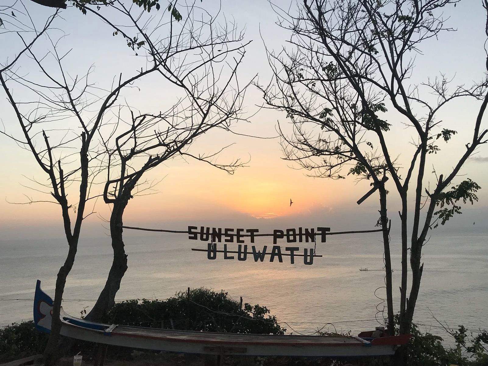 LARA CABEZAS PONCE  "Sunset Point Uluwatu"