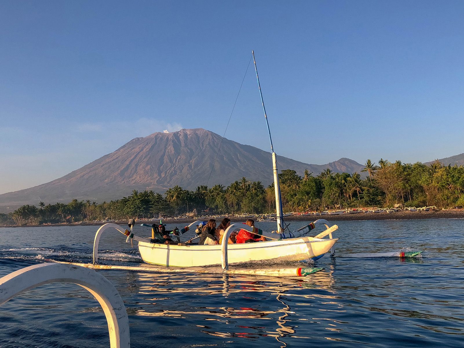 Laura Serralta Viganego "Pesca matutina davant el volcà"