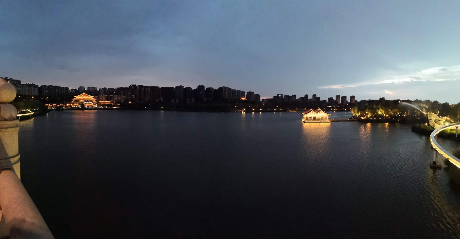 María Antonia López Luque "Contrast oriental a Xian"