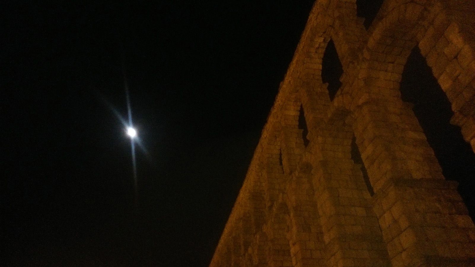 Maria Encarnacion "Noche en el acueducto"