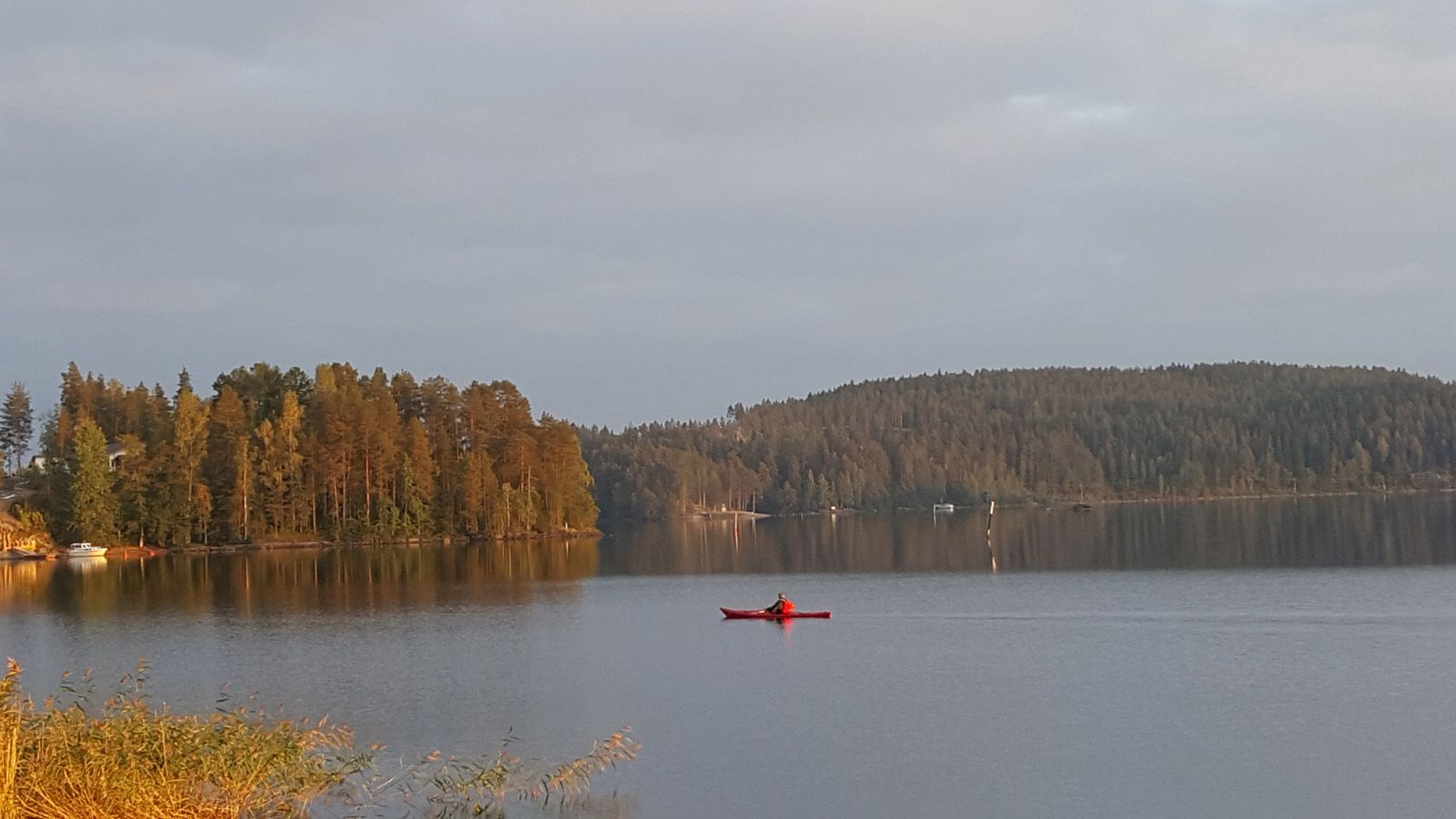 Montse Sala i Martínez "Tardor al país dels mil llacs"