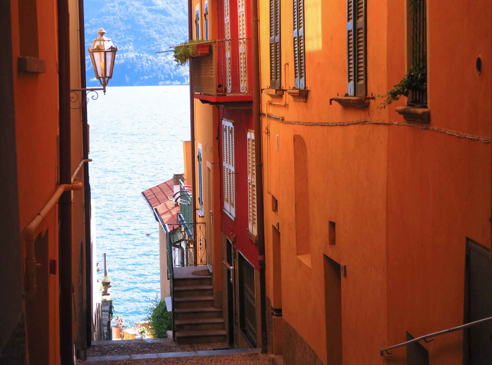 Montserrat Pujibet Cales "baixada al llac"