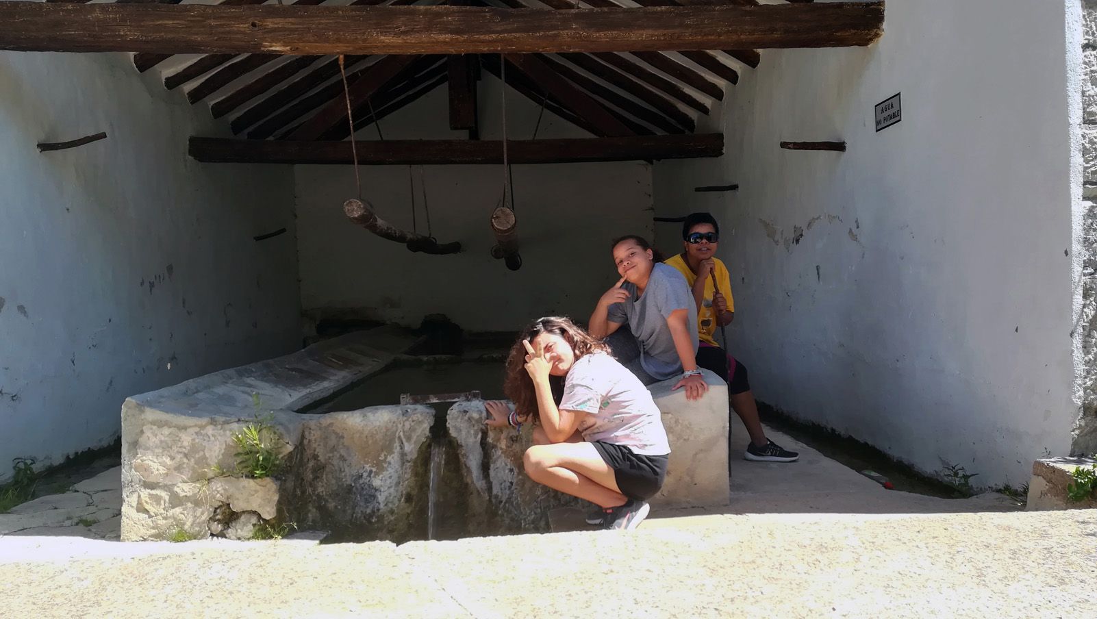 Nanci Dos Santos "Un paseo al lavadero antiguo"