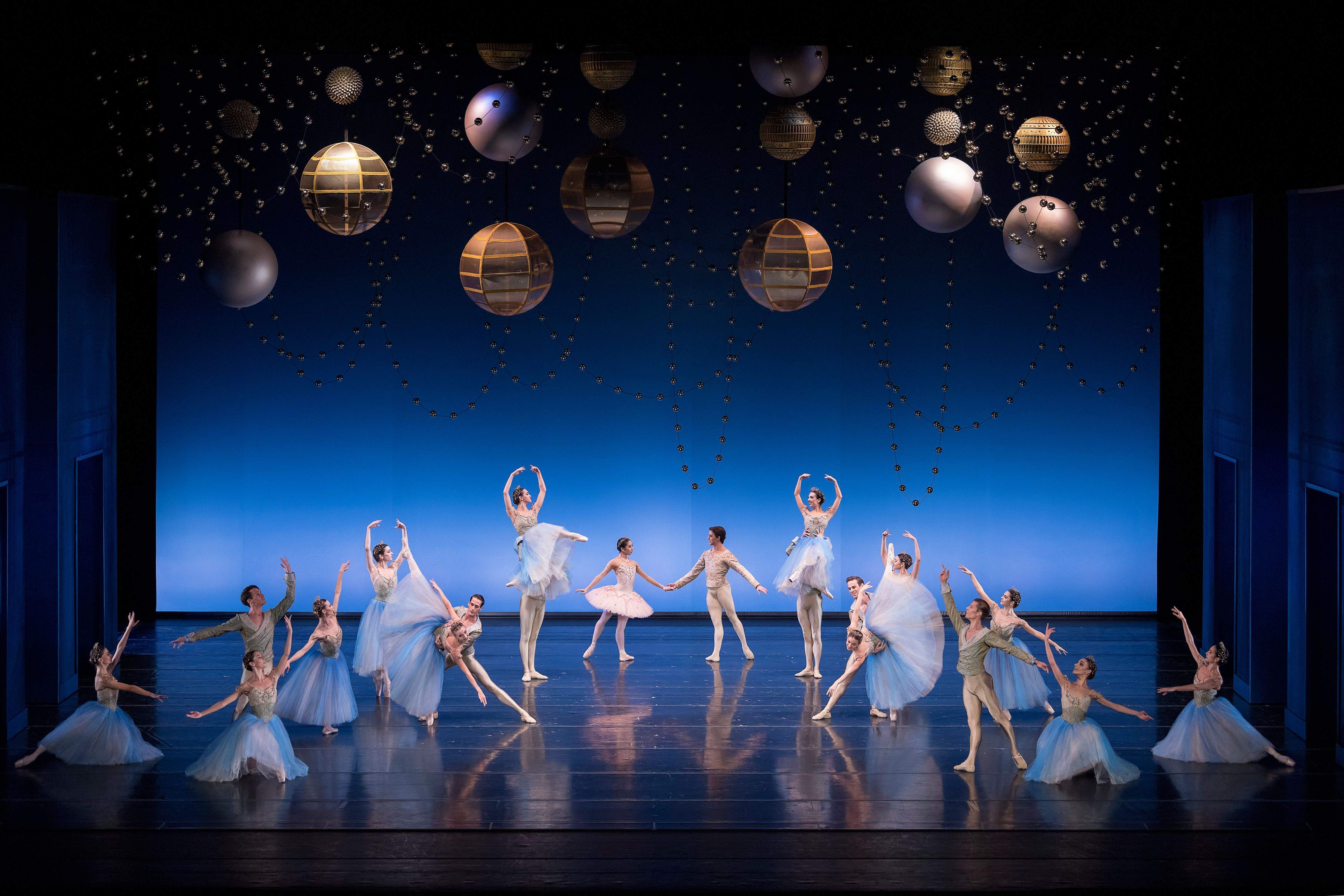 La Compañia Nacional de Danza, durant una funció d'El Trencanous. FOTO: Cedida