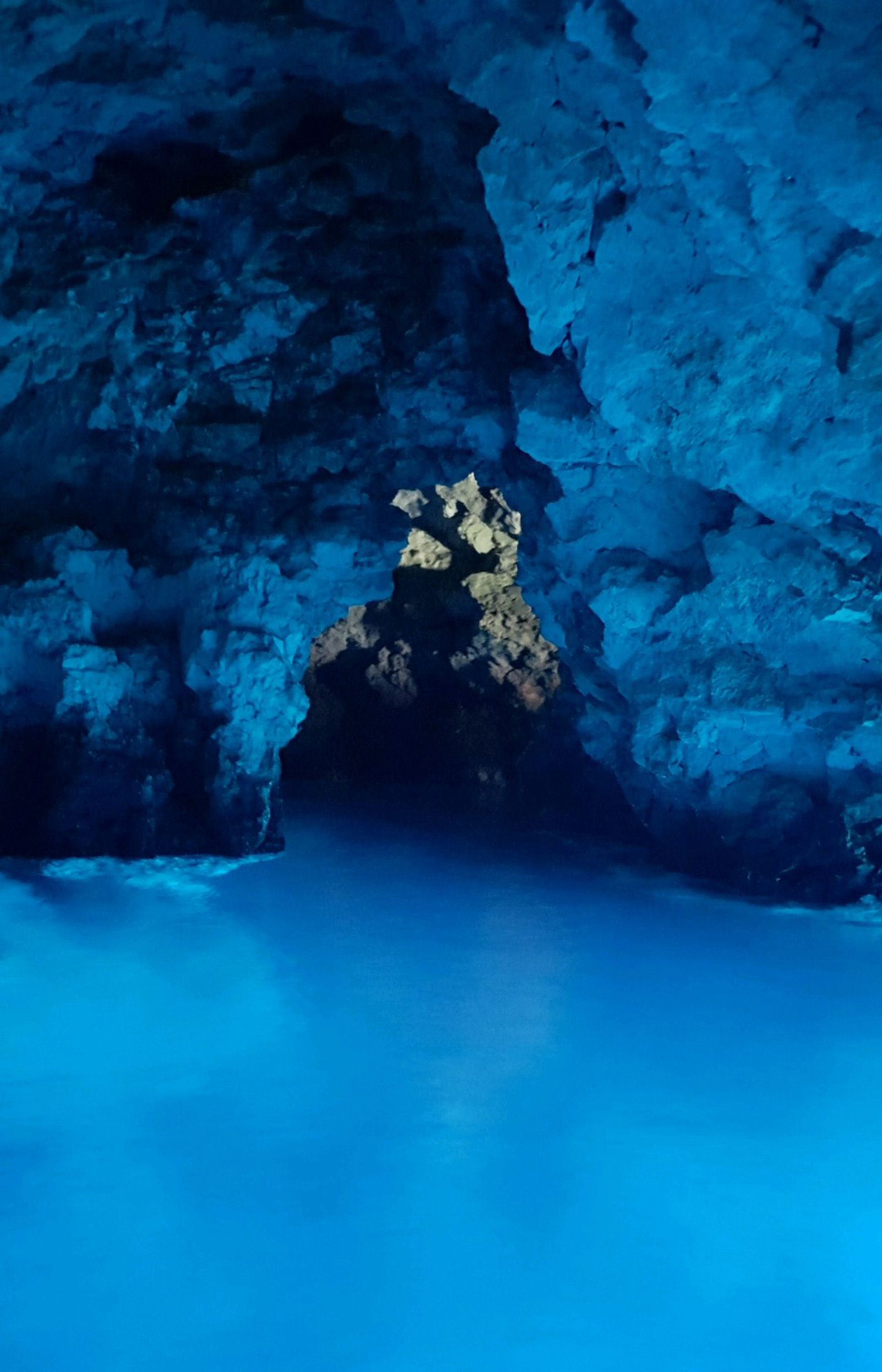 Pilar Moreno "Cueva Azul"