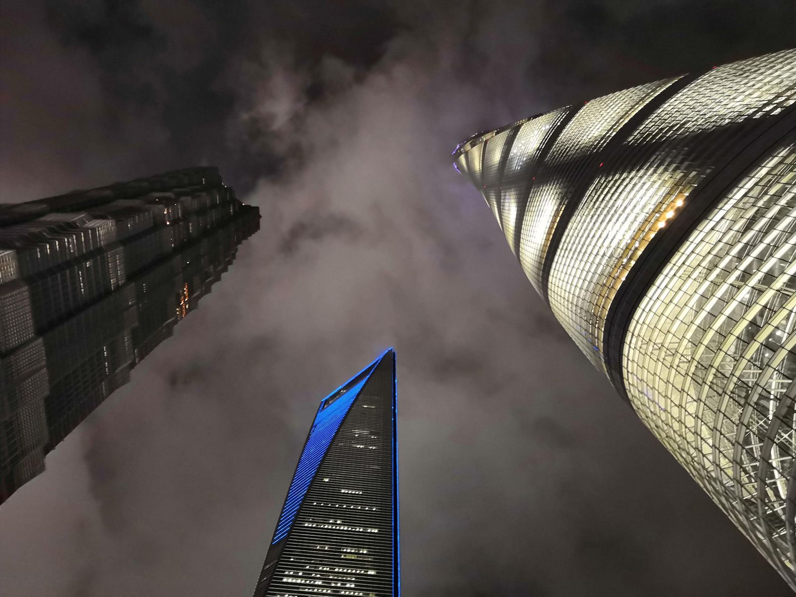 Roger Benedí López "Apuntant cap a un cel fosc"