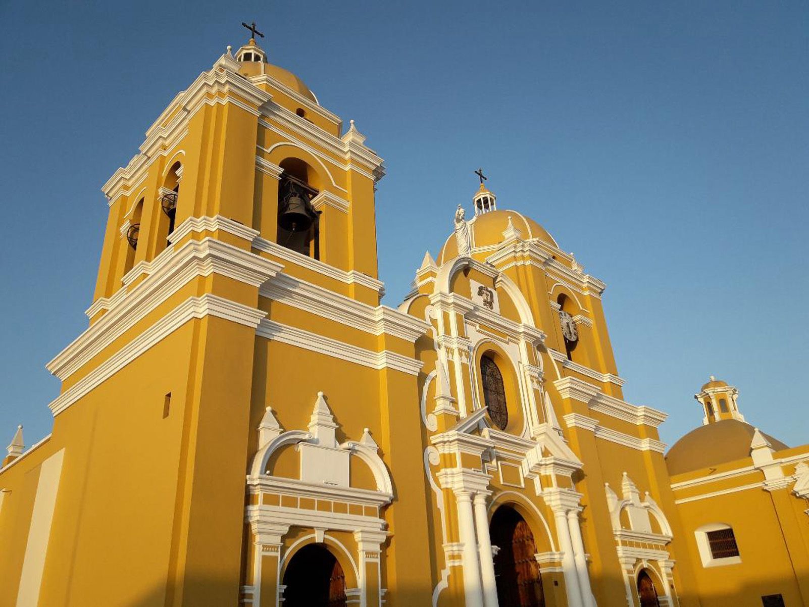 Sara Vega Gassó "La Catedral, radiante como el sol"
