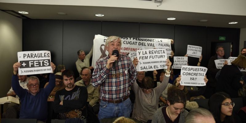 La Plataforma de Pensionistes durant la seva intervenció. FOTO: Bernat Millet