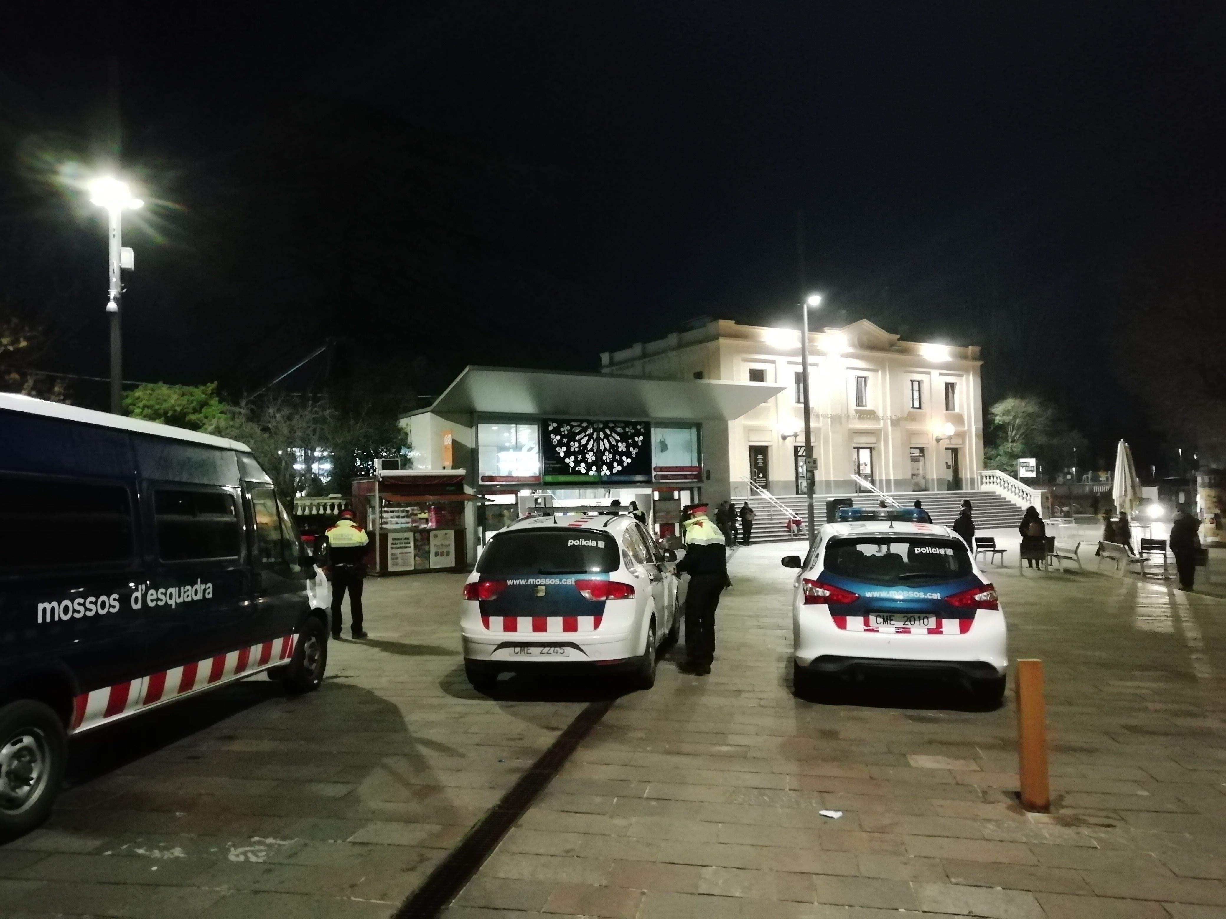 Mossos d'Esquadra a l'estació de Sant Cugat FOTO: TOT Sant Cugat