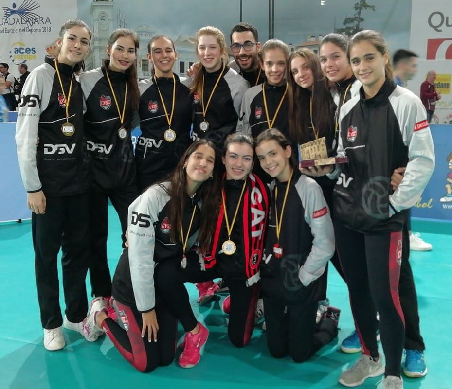 El cadet A del Club Voleibol Sant Cugat, campió de la Copa d'Espanya. FOTO: CV Sant Cugat