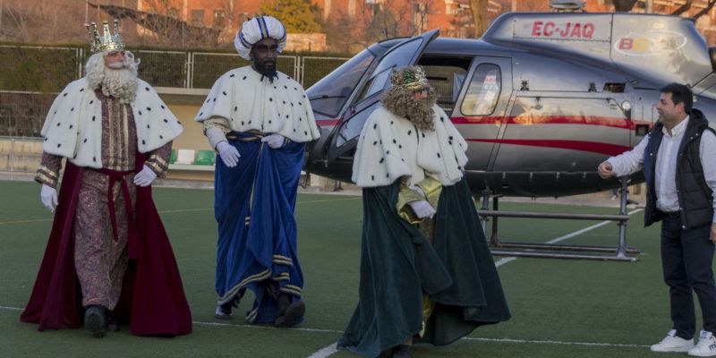 Els Reis arribaven en helicòpter a Mira-sol. FOTO: Paula Galván
