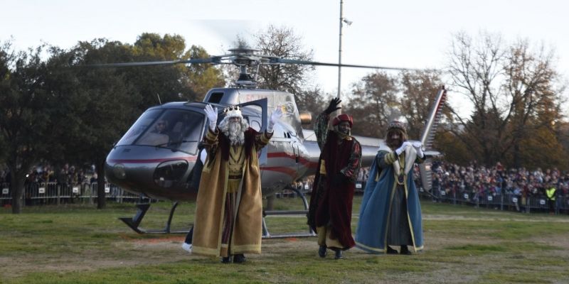  Els Reis d'Orient han arribat amb helicòpter. FOTO: Bernat Millet