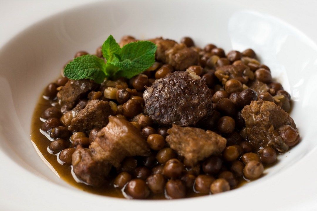 Patata, botifarra i pèsols negres FOTO: Cedida