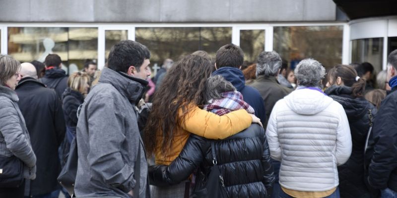 La ciutat feia 5 minuts de silenci en record de les víctimes al Perú. FOTO: Bernat Millet