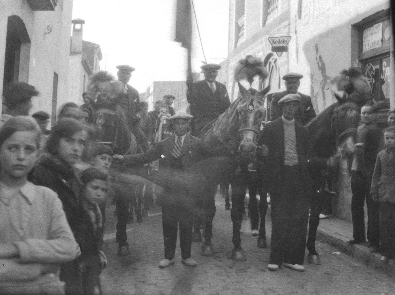 La Rua dels Tres Tombs entre l'any 1925 al 1940. Foto: Fons Cabanas. AMSCV.