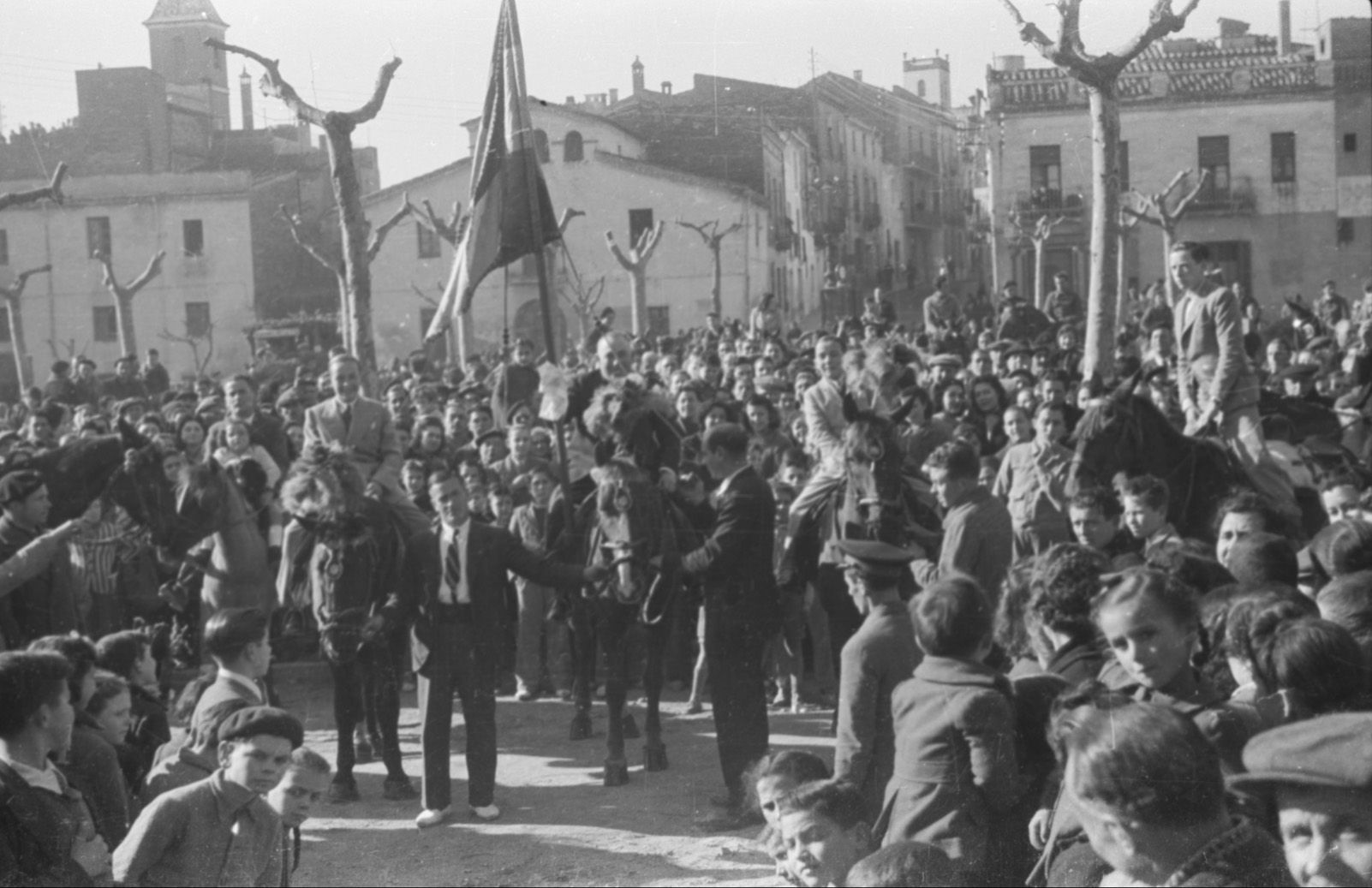 La Rua dels Tres Tombs a l'any 1943. Foto: Fons Cabanas. AMSCV.