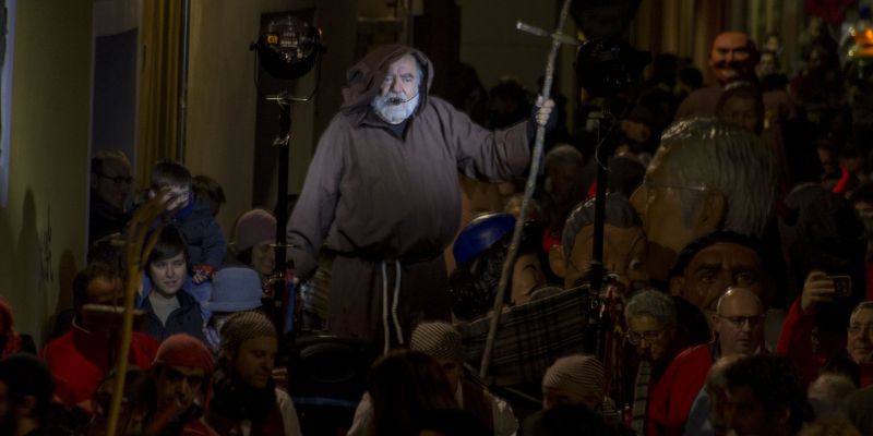 El personatge de Sant Antoni ha recorregut els carrers del poble. FOTO: Paula Galván
