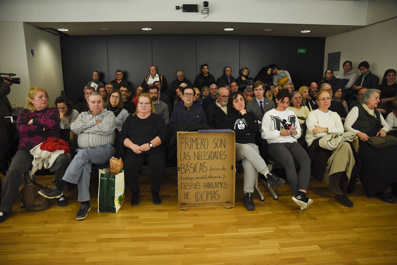 Moment del torn de participació ciutadana durant el ple municipal del mes de gener. FOTO: Bernat Millet