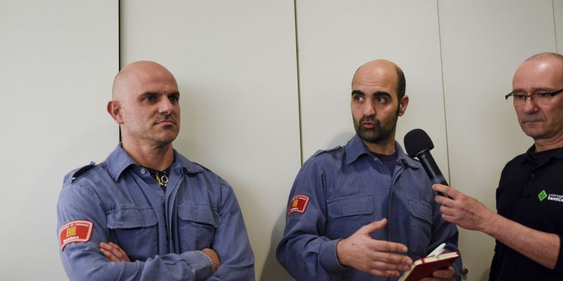 Els Bombers durant la seva intervenció. FOTO: Bernat Millet