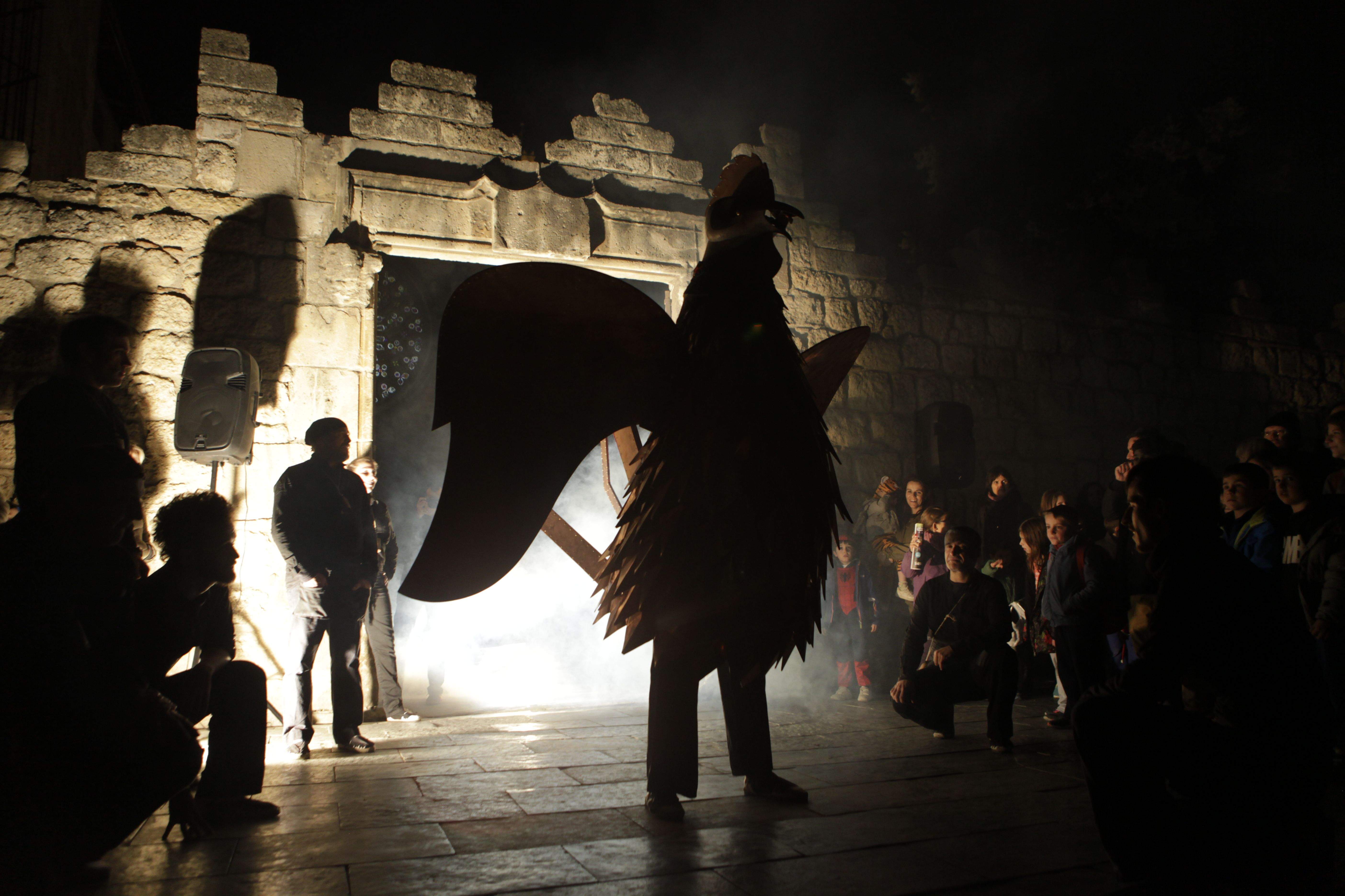 La Crida del Gall dona el tret de sortida al Carnaval a Sant Cugat. FOTO: Artur Ribera