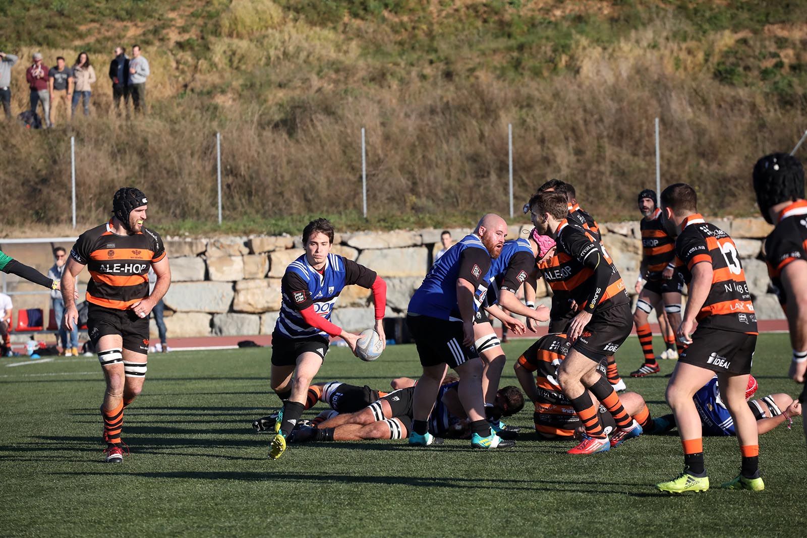 El Club de Rugby Sant Cugat ha guanyat el CP Les Abelles de València, un rival directe en la part alta de la classificació de la Divisió d'Honor B. FOTO: Lali Álvarez