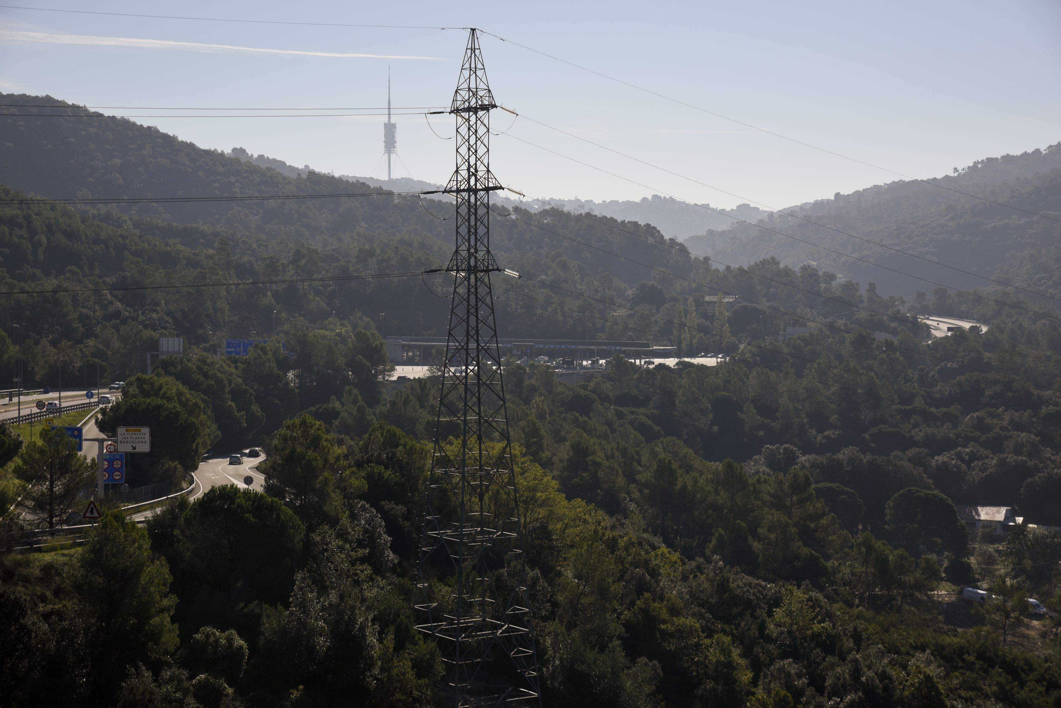 Una torre de la xarxa elèctrica. FOTO: Bernat Millet