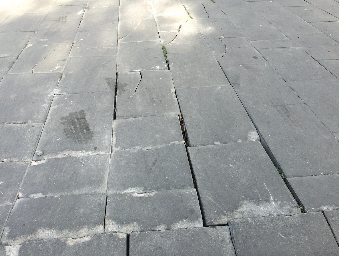 Acera calle Vallseca. FOTO: Manuel Soler Cros