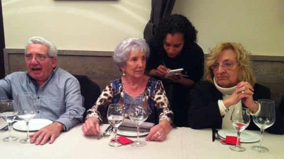 Belzuz, a l'esquerra, durant la celebració del 50è aniversari d'El Mesón l'any 2014. FOTO: Cugat.cat