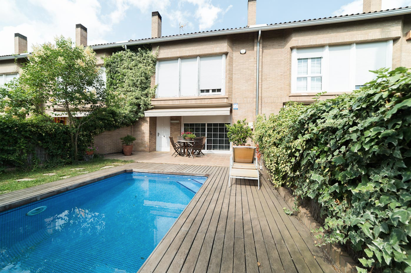 La casa adossada està a l'Eixample de Sant Cugat FOTO: Cedida