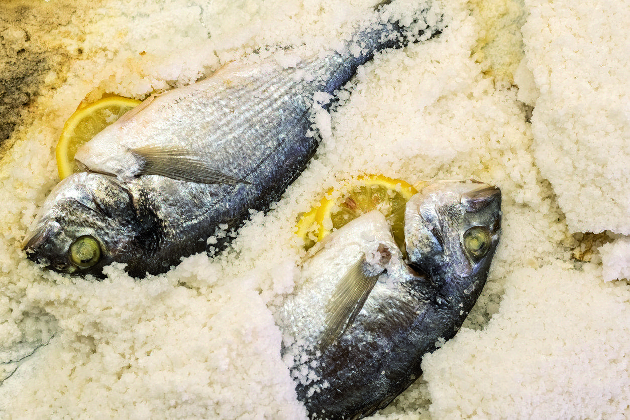 L'orada a la sal és un dels plats típics de la cuina andalusa FOTO: Cedida