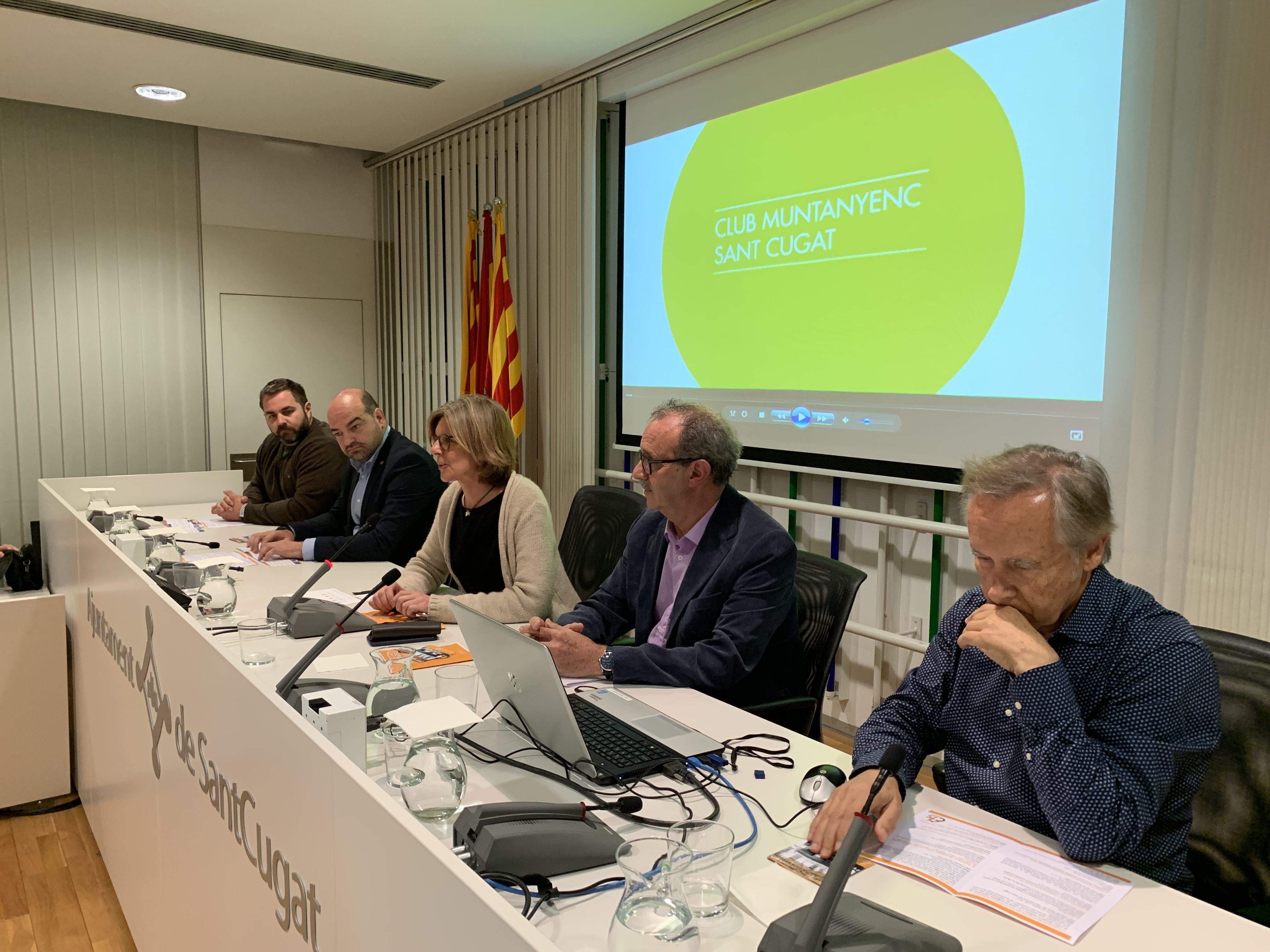 Eloi Rovira, Jordi Merino, Carmela Fortuny, Silvano Bendinelli i Joan Bel, durant la presentació del programa d'actes del 75è aniversari del Club Muntanyenc Sant Cugat. FOTO: Àlex López Puig