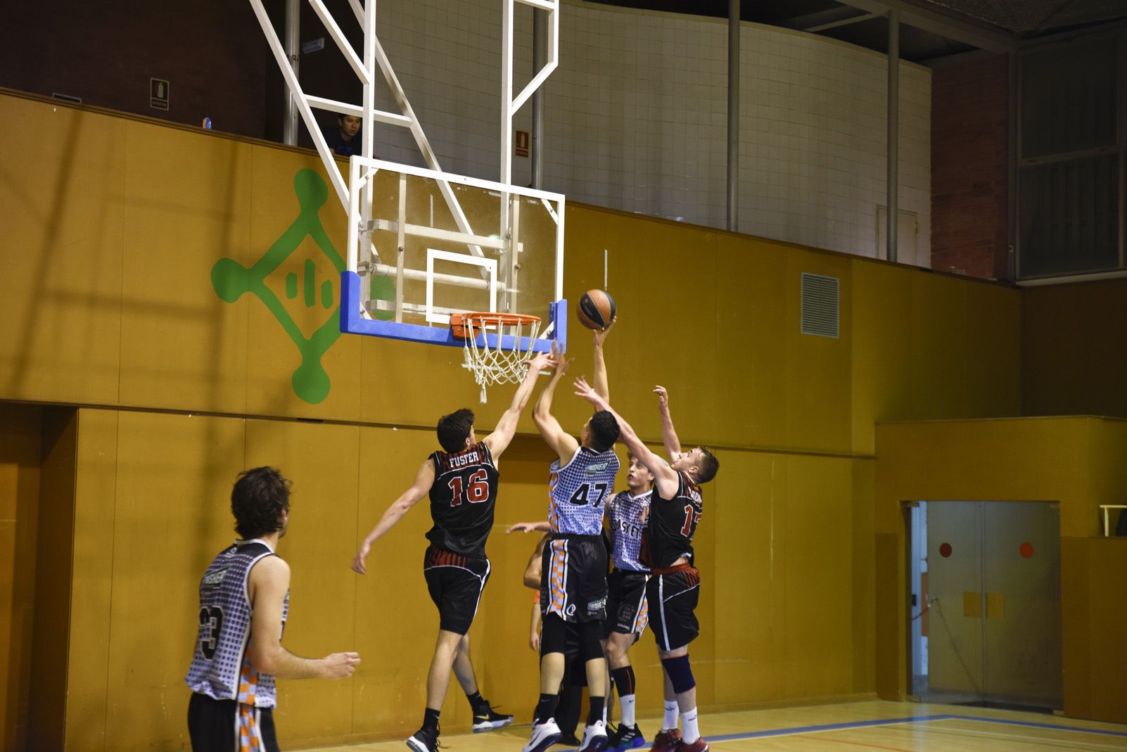 El Qbasket Sant Cugat ha superat (57-68) a la Unió Esportiva Sant Cugat B, al Pavelló 1. FOTO: Bernat Millet