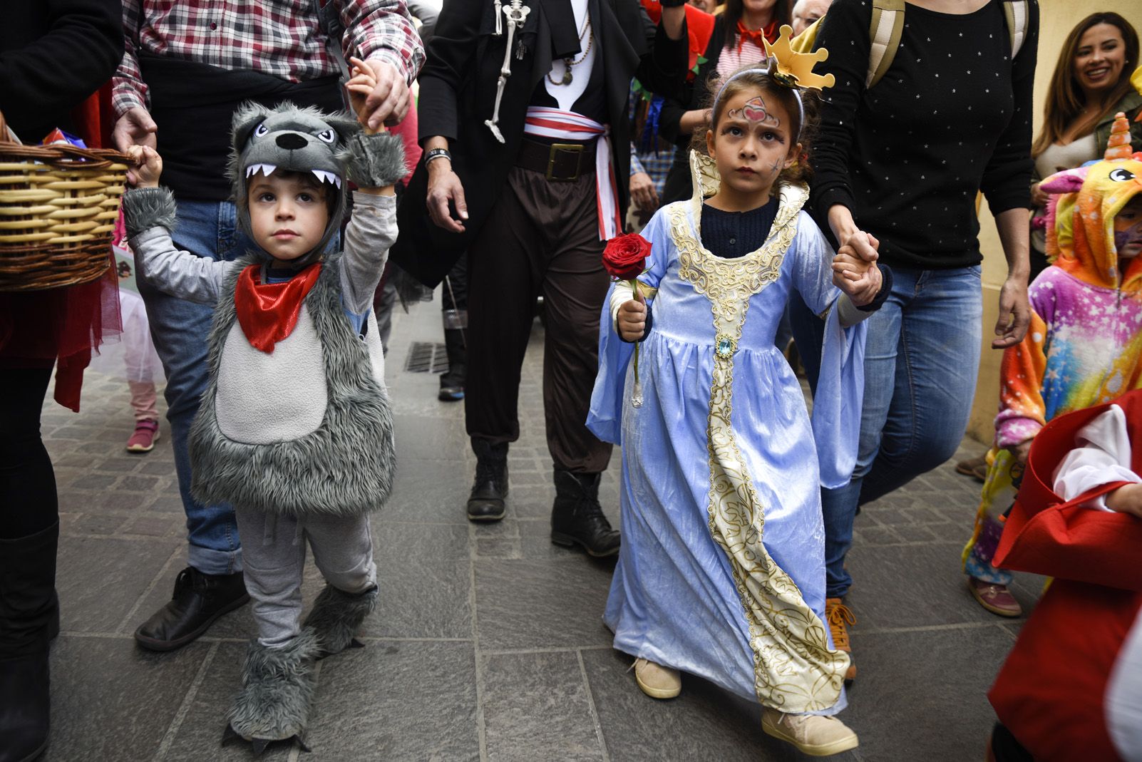 Rua de comparses del Carnaval infantil. Foto: Bernat Millet.
