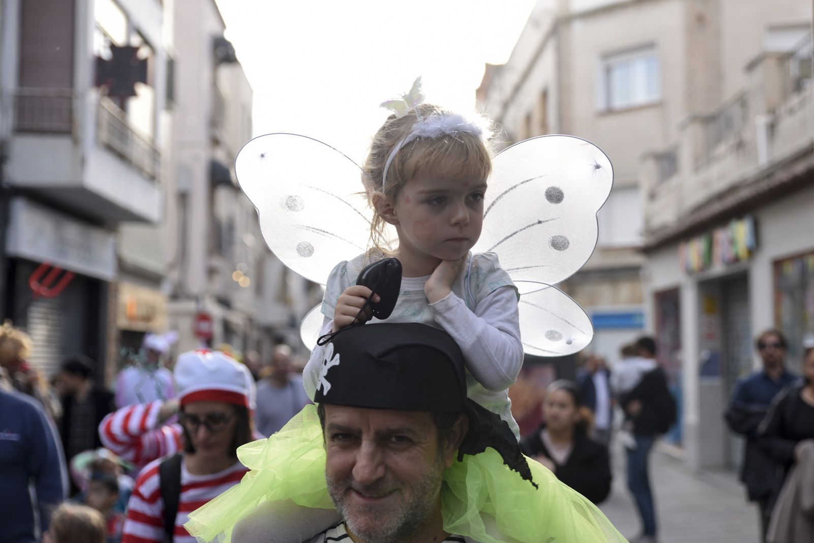 Rua de comparses del Carnaval infantil. Foto: Bernat Millet.