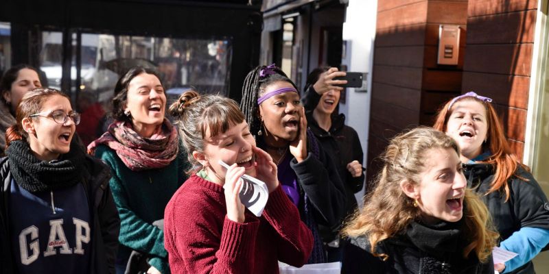 Piquets informatius durant la Vaga feminista. FOTO: Bernat Millet