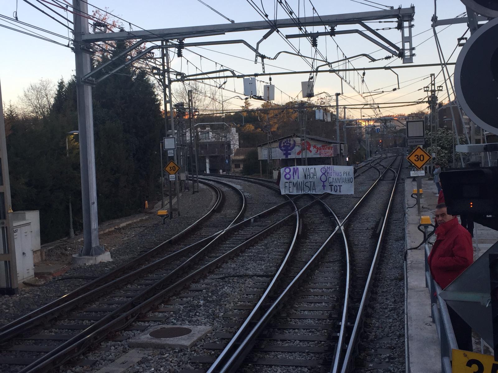 Protesta a les vies del tren. Foto: Bernat bella.