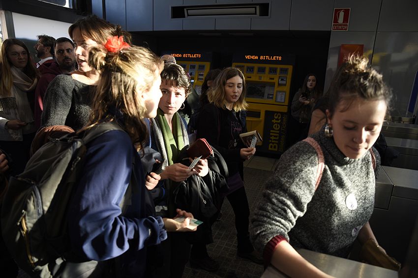 La manifestació als FGC per dirigir-se a Barcelona. FOTO: Bernat Millet
