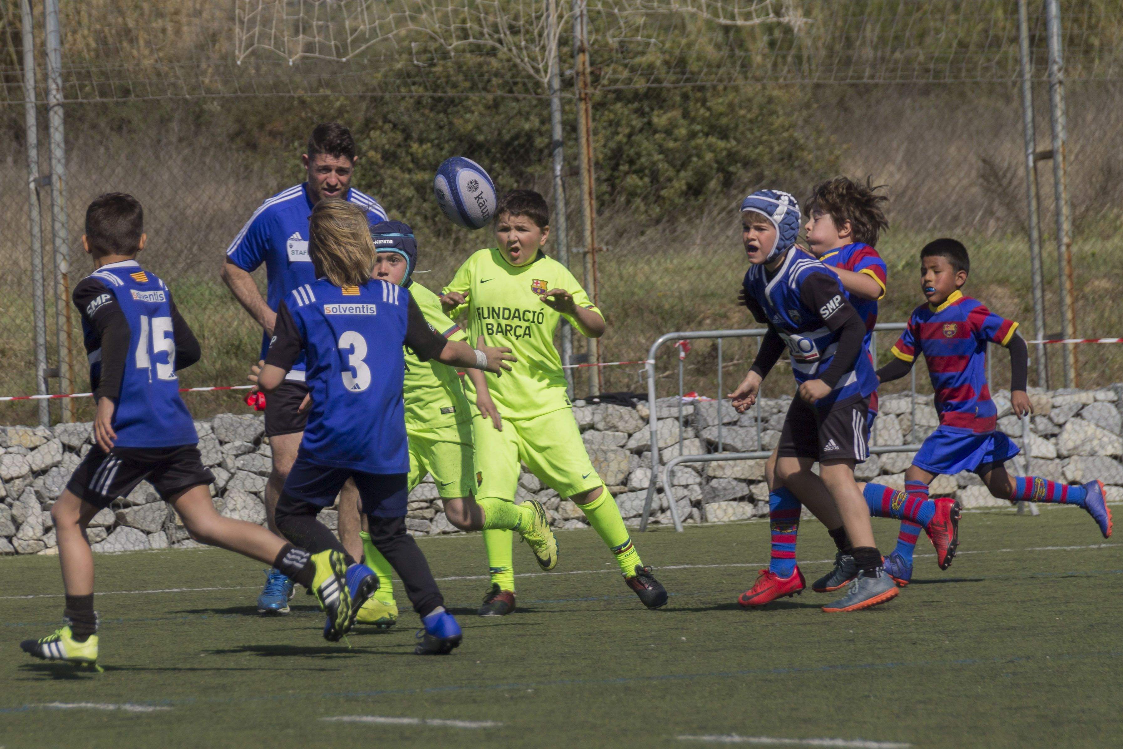 Un dels partits del 5è Torneig Jon Reca entre els equips del Club de Rugby Sant Cugat i FC Barcelona. FOTO: Paula Galván