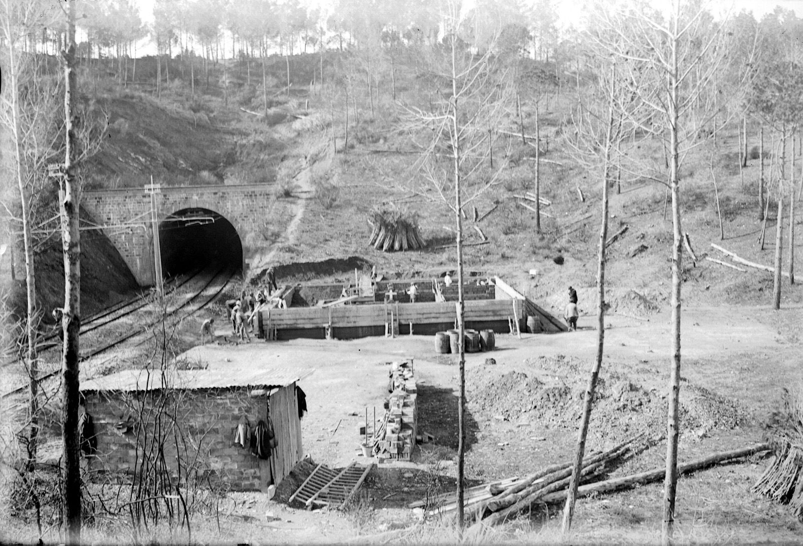 Estació de la Floresta en construcció l’any 1925. Foto: Arxiu FGC.