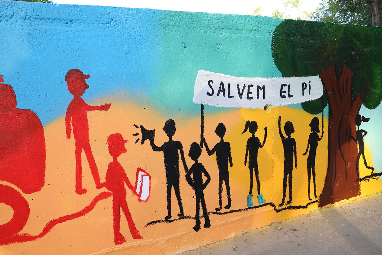 Inauguració del mural al Pi d'en Xandri. Foto: Lali Álvarez