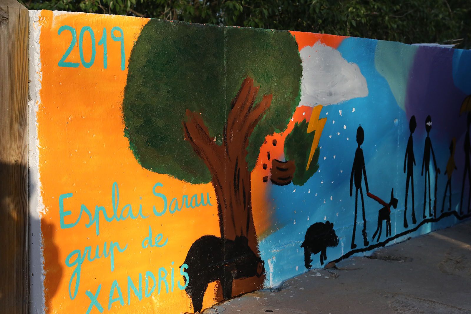 Inauguració del mural al Pi d'en Xandri. Foto: Lali Álvarez