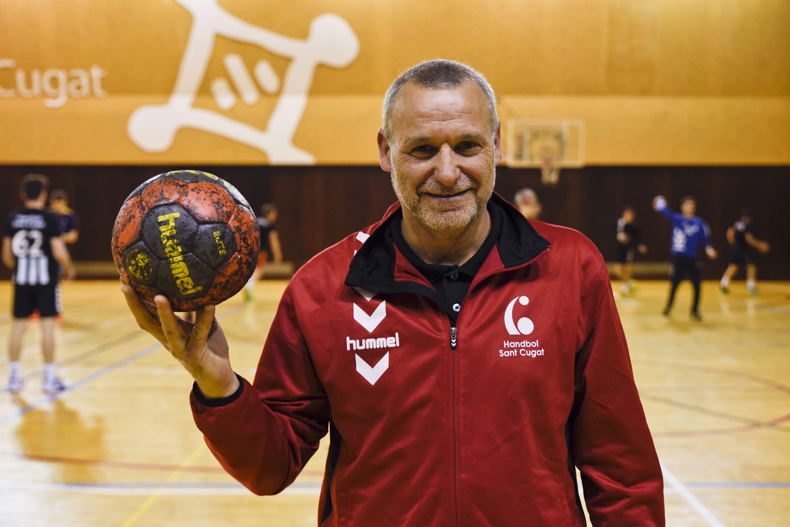 Joan Cinta és l'entrenador del segon equip del Club Handbol Sant Cugat. FOTO: Bernat Millet