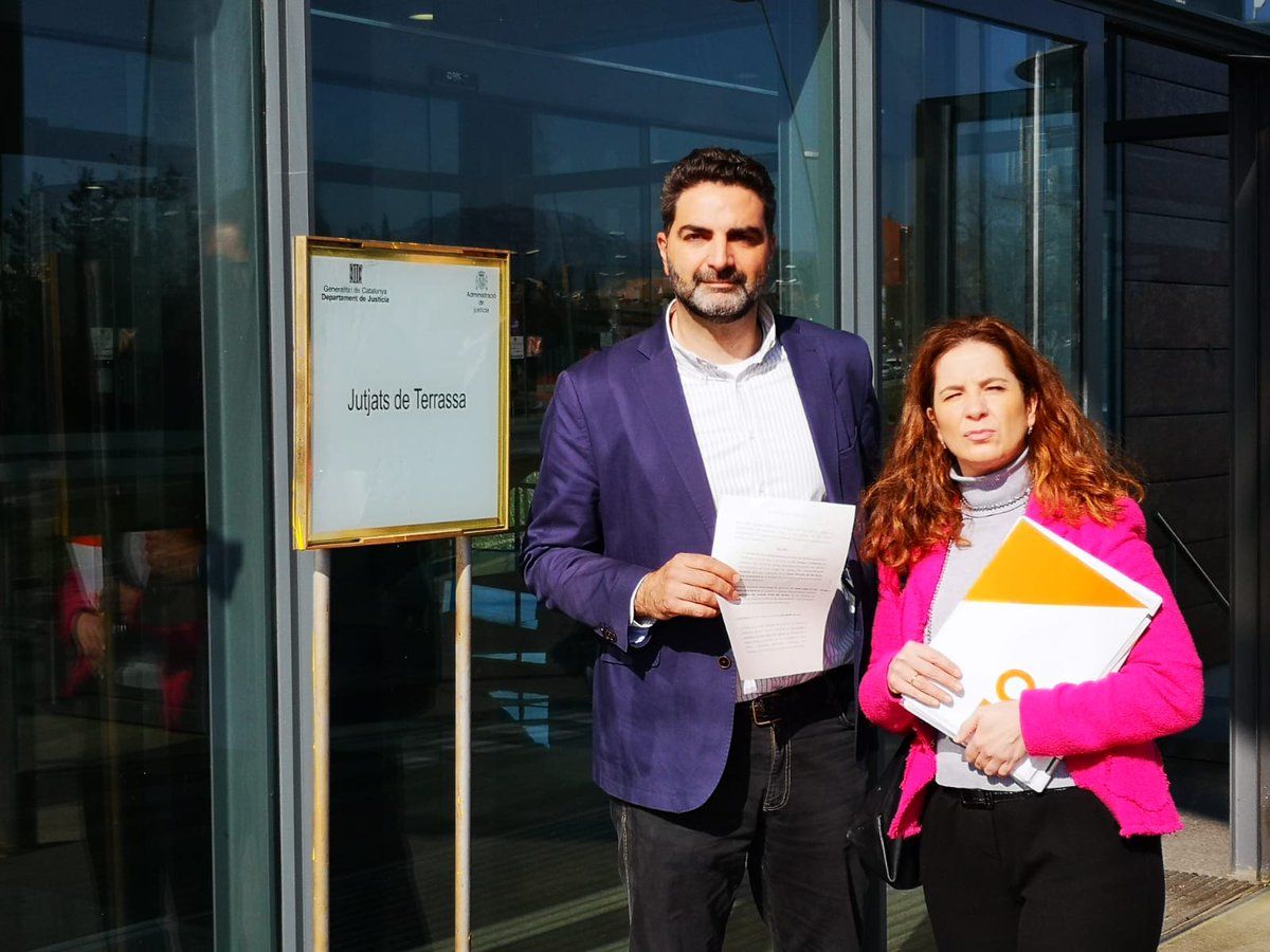 Aldo Ciprián i Múnia Fernández-Jordán, davant de la Fiscalia. FOTO: Cedida