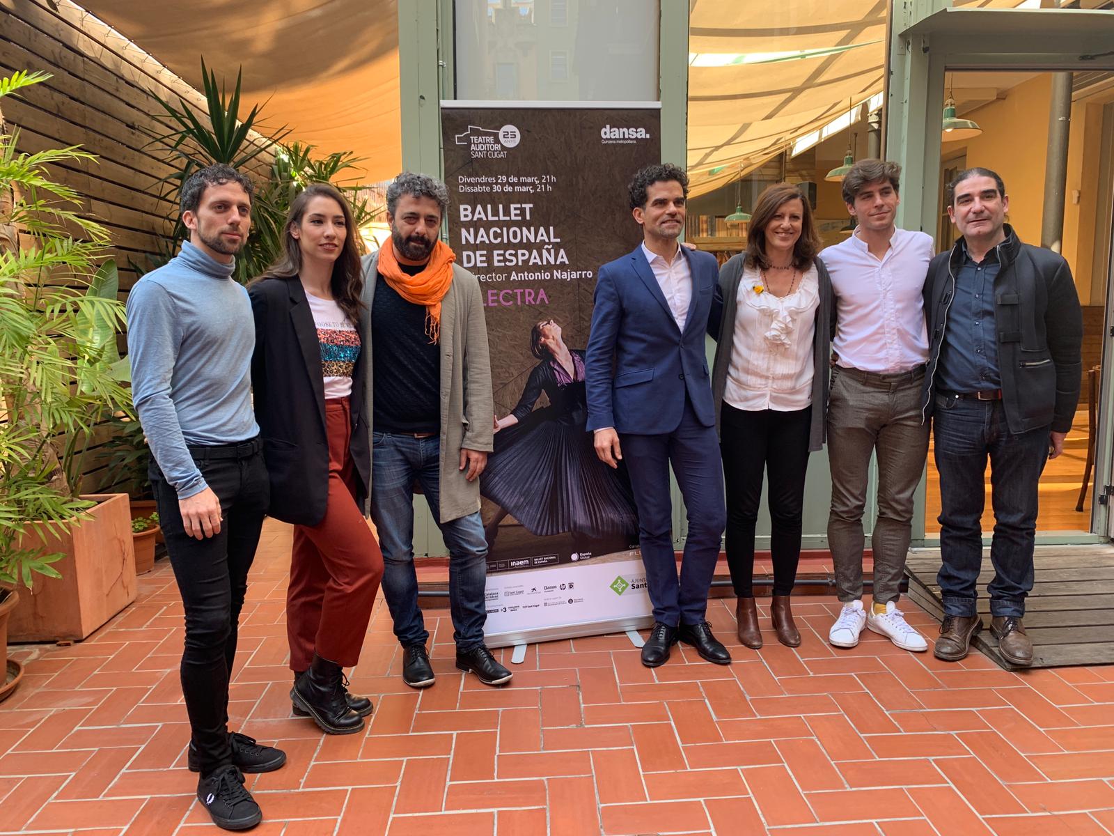 Foto de família de la presentació del ballet FOTO: Àgata Guinó 