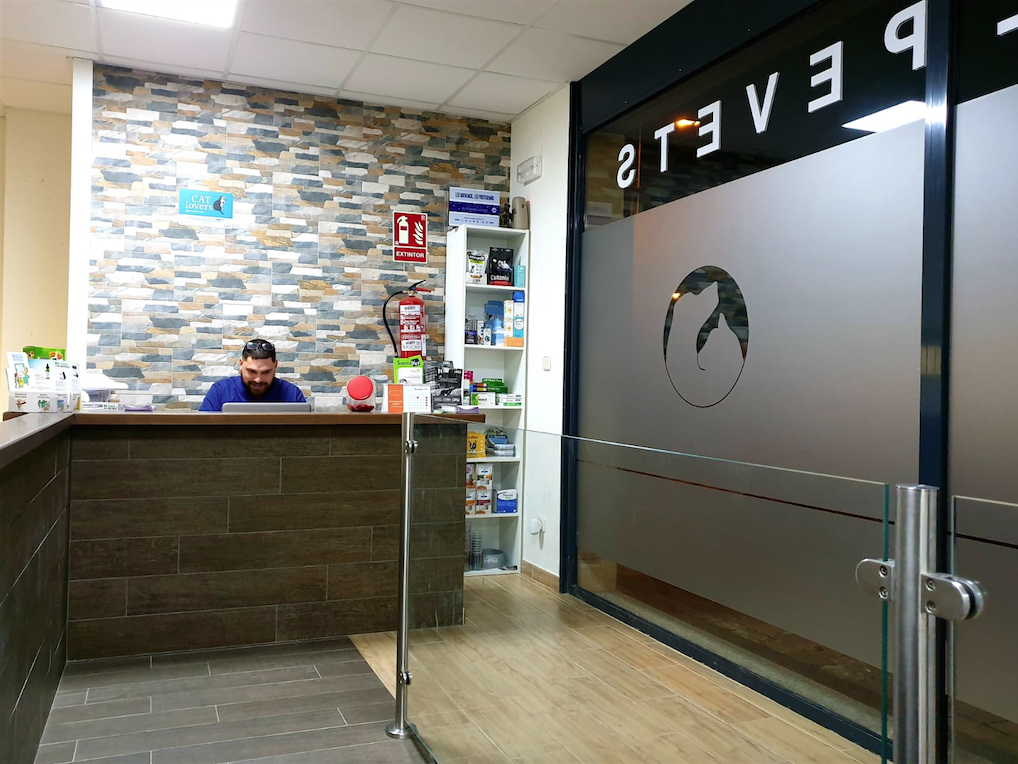 La clínica està a tocar de l’estació de Ferrocarrils de Volpelleres FOTO: Cedida