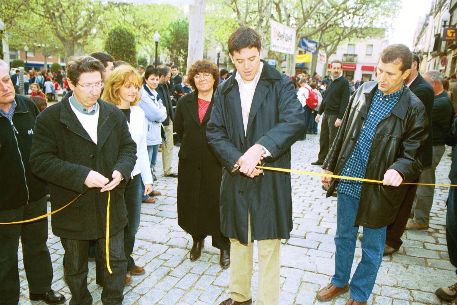 Castanyer, Recoder i Tubau tallant la cinta en l'edició de 2004. Foto Jordi Garcia
