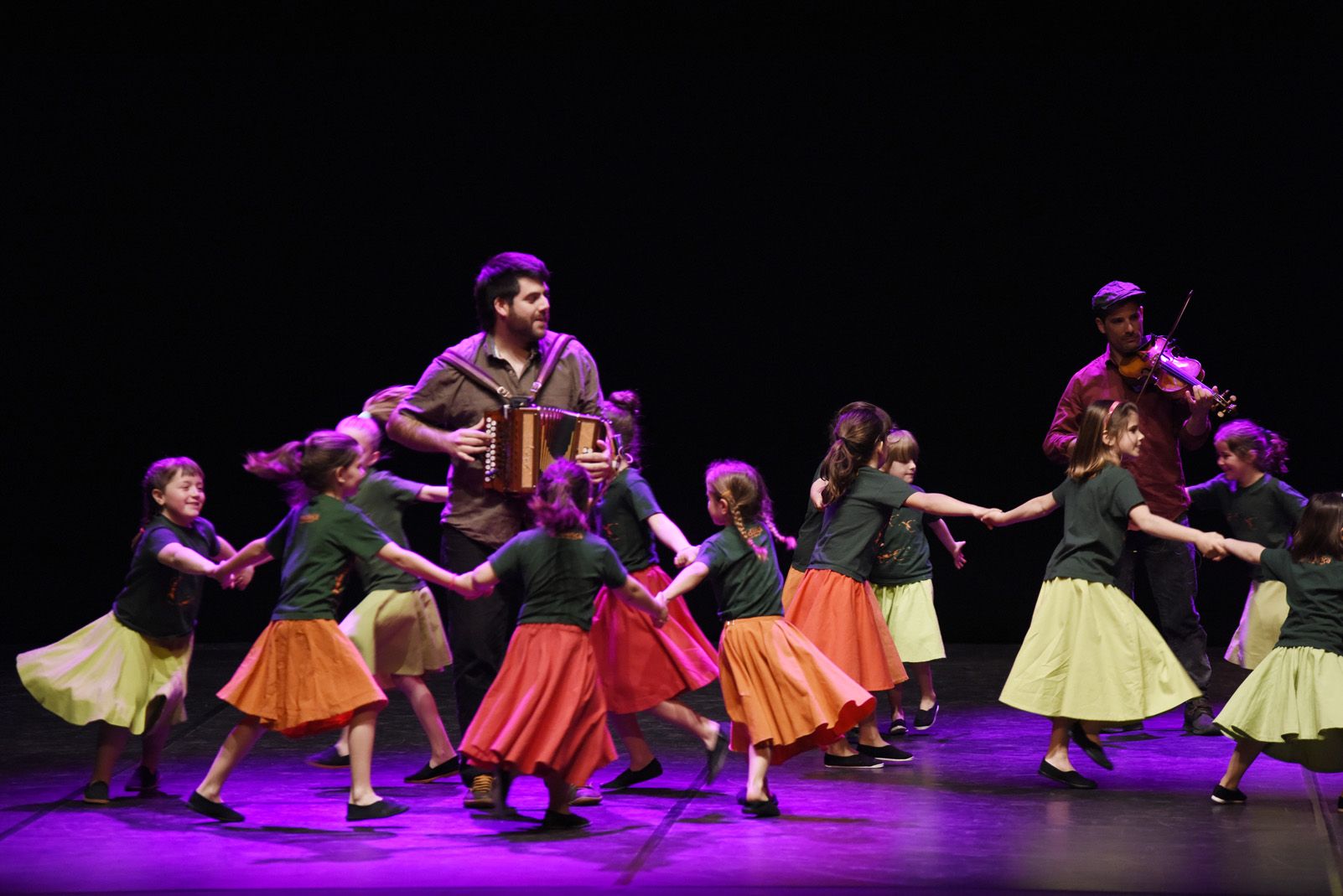 Espectacle de l’Esbart "ballem perquè ens mirin" al Teatre Auditori. Foto: Marta del Moral